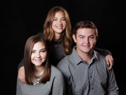 Family_Pictures_Siblings_Glamour_Shots
